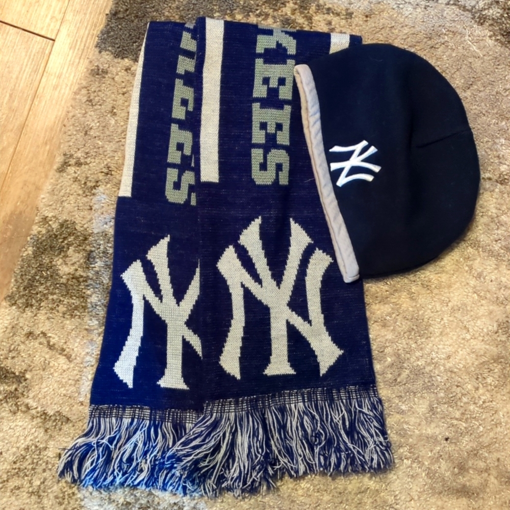 NY Yankees Hat and Scarf